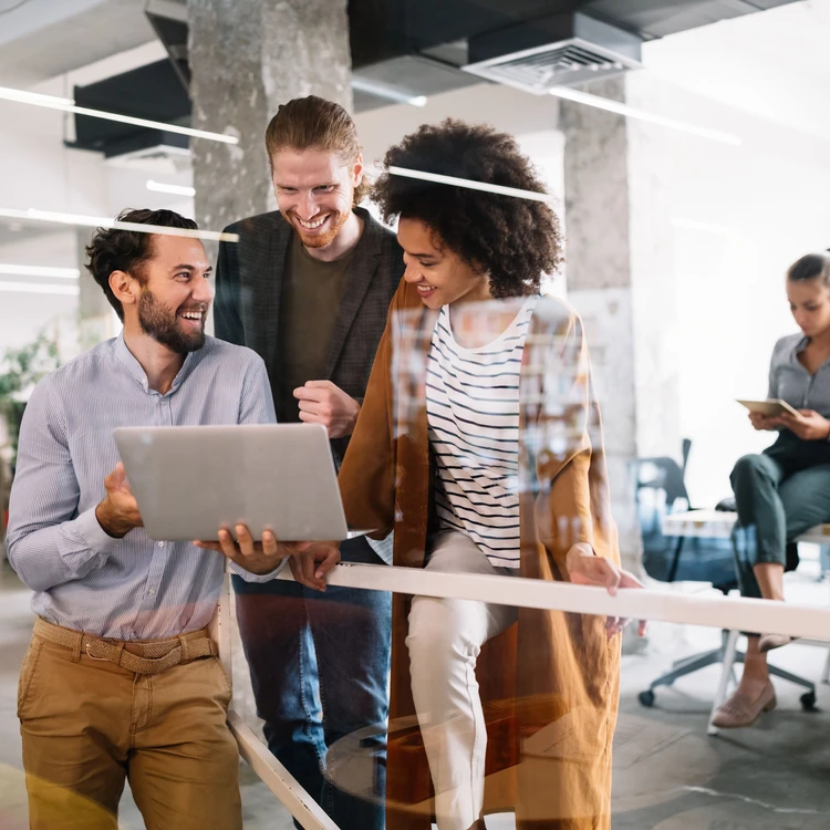 Foto Studenti pronti a esplorare il mondo del digital commerce durante il master