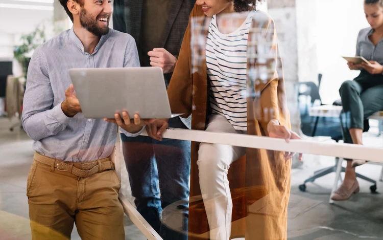 Foto Studenti pronti a esplorare il mondo del digital commerce durante il master