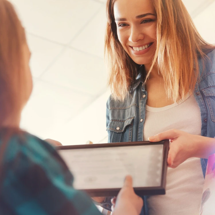 Fotografia certificazione del servizio placement ottenuta da w.academy per il sesto anno consecutivo con risultati occupazionali eccellenti