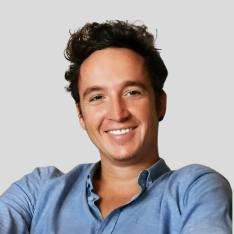 Fotografia di Castore De Salvador allievo master web marketing, social media & graphic design.png