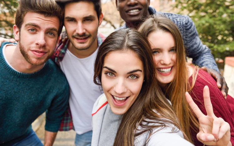 fotografia Nuova finestra – Bando Pass Laureati 2022 – Regione Puglia